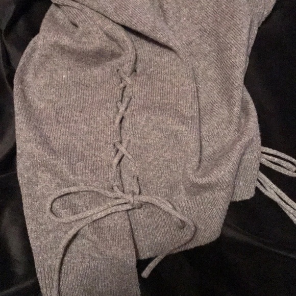 Long sleeve gray thin sweater - Picture 2 of 4